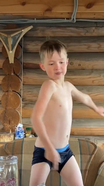 После бани чай, морс, ягоды горох и салат. А вот песни с? смотреть онлайн