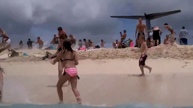 Самолет на пляже Прикол!!! смотреть онлайн