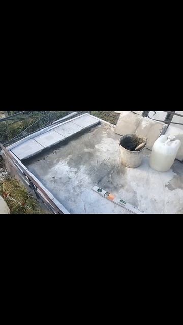 Как благоустроить могилу ? Плита, облицованная тротуа? смотреть онлайн