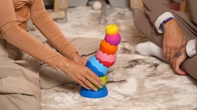 РАСПАКОВКА ПОДАРКОВ НА 1 ГОД / ПОДАРИЛИ ДОМ! смотреть онлайн