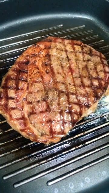 Стейк 🥩 РИБАЙ &Говяжьи Щечки с винным соусом #shorts #кул? смотреть онлайн