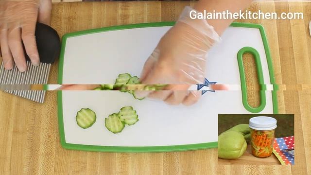 Как красиво нарезать огурец вафелькой или решёткой. Н? смотреть онлайн