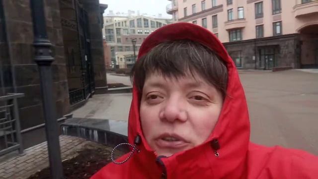 Пошёл мелкий снег,солнышко спряталось