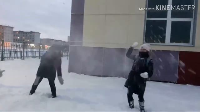 Эпичная битва снежками смотреть онлайн