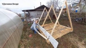 МИНИ КУРЯТНИК СВОИМИ РУКАМИ для дачи. Временный курят?