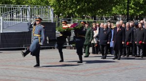 Возложение цветов горняков и металлургов к Могиле Неизвестного Солдата