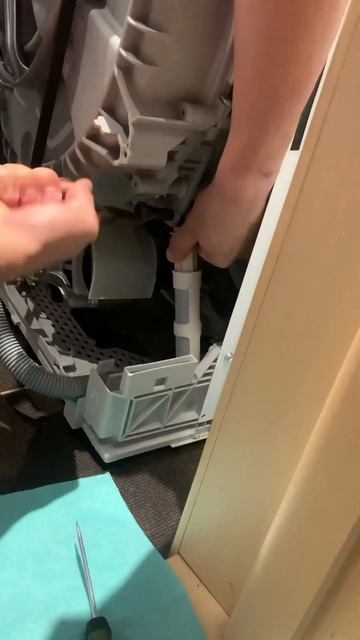 Ремонт стиральной машинки Zanussi, замена амортизаторов смотреть онлайн