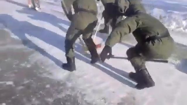 Армия России (прикол/керлинг на снегу) смотреть онлайн