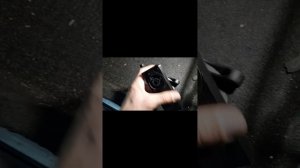 Логан. Сломал рычаг открывания лючка бензобака. Рено.У