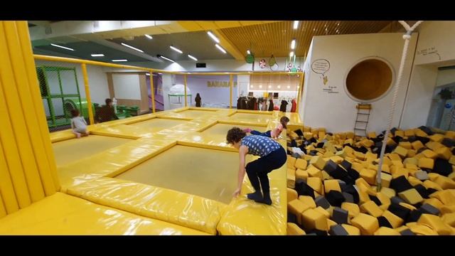 Детские развлечения.Игры.Батут.Исследуем детские раз?