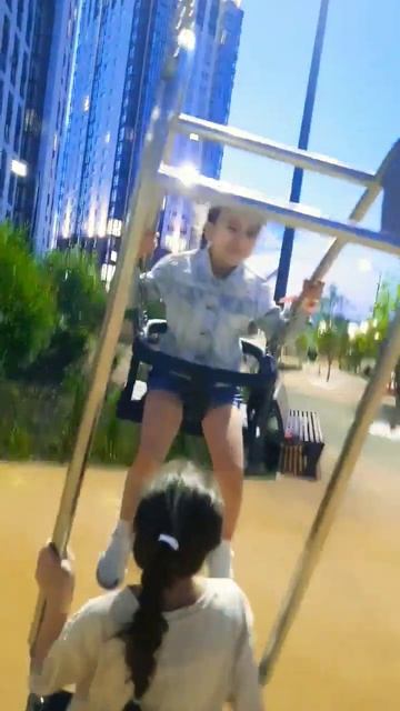 КРЫЛАТЫЕ КАЧЕЛИ #детиблогеры #качели #качеля #детскиеи смотреть онлайн