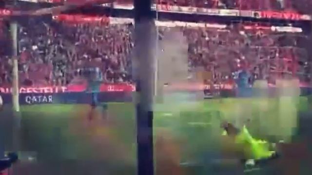 Гол Левандовского в ворота Гамбурга