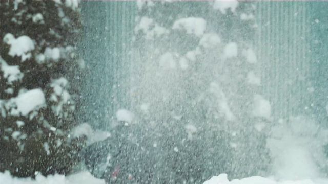 Выходи играть в снежки