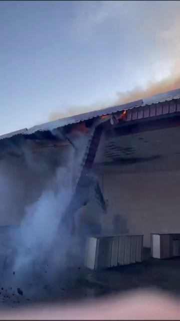 Горит навес в Грозном / Чеченская Республика смотреть онлайн