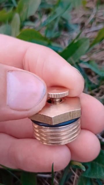 Как сделать не дорогой полив на участке. смотреть онлайн