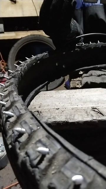 Мама, мы снова в гараже😁Готовим боевую накладку на ко смотреть онлайн