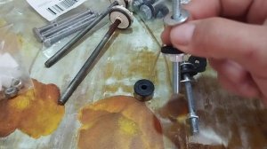 Крепление бачка к унитазу.