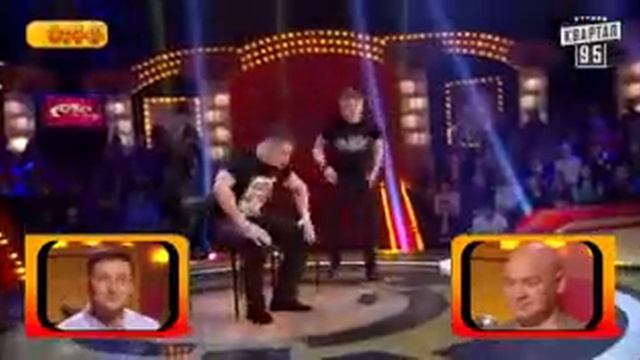 Такого Вы еще не видели на Рассмеши комика - стрижка на сцене! | ЖЕСТЬ смотреть онлайн