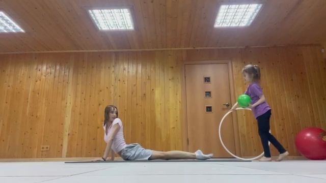 дуэт орешки обруч мяч 😻 смотреть онлайн