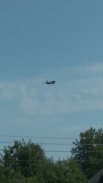 SSJ-100 Россия заход на посадку в аэропорту Шереметьево. смотреть онлайн