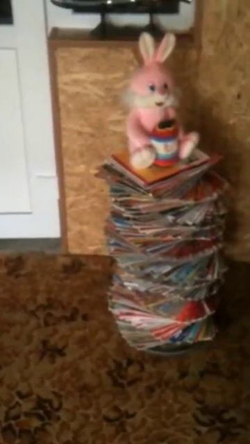 ЖУРНАЛЬНАЯ ПОДСТАВКА ДЛЯ ЦВЕТОВ ИЛИ ДЛЯ ДЕТСКИХ ИГРУШ