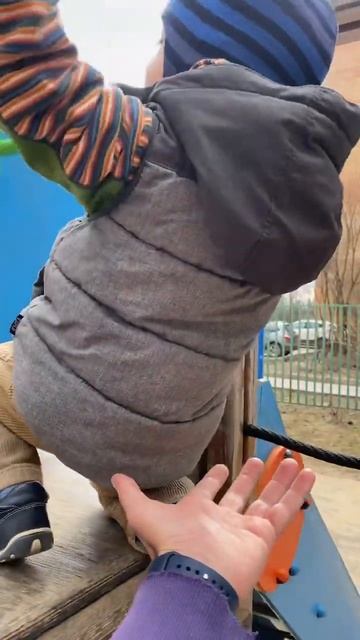 НА ДЕТСКОЙ ПЛОЩАДКЕ 🙂 МАЛЕНЬКИЙ АРМЕША НА ПАУТИНЕ И Г смотреть онлайн
