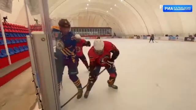 Хоккейная команда «Элиста» участвует в Открытом первенстве Ставропольского края смотреть онлайн