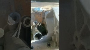 ГАЗ Замена тройника патрубка помпы Craisler 2.4 легко.