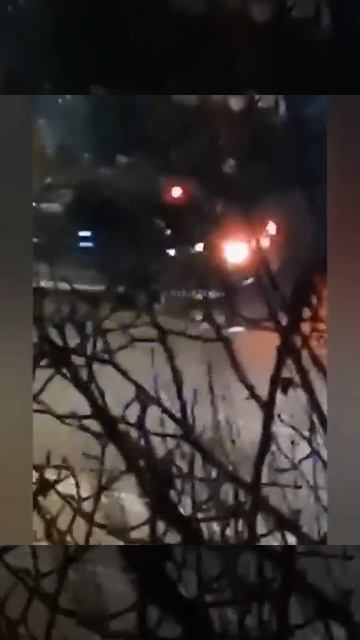 Легковушка въехала в толпу людей в Ставрополе смотреть онлайн