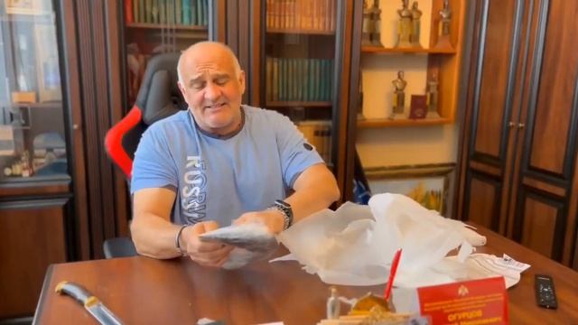 Распаковка кулачного топора и отзыв о Мастерской Урсо смотреть онлайн