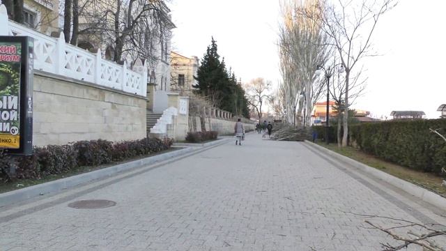 Феодосия, обрезка деревьев на проспекте "Айвазовского" смотреть онлайн