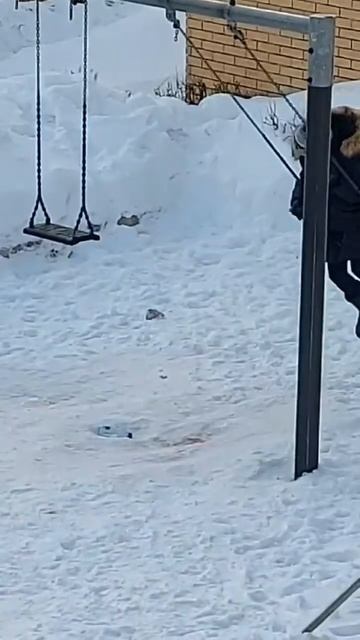 В юном месяце апреле опять все психи приболели. Вновь! смотреть онлайн