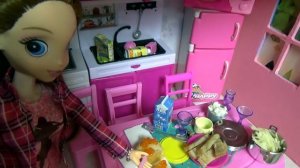 КАТЯ И МАКС ВЕСЕЛАЯ СЕМЕЙКА. МАКС НЕ УЛЕТАЙ!!! Мультик с куклами #Барби #мультики #куклы