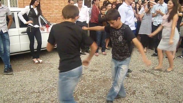 КОЧИЕВЫ ЗАЖИГАЮТ.................