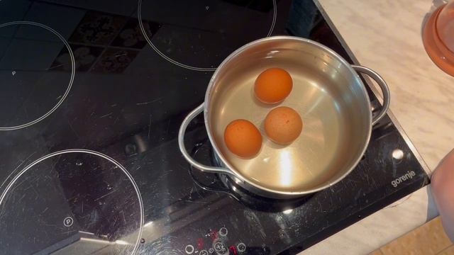 Как сварить яйца, чтобы потом не чистить их полчаса | Рабочий метод | EverydayKitchenChat