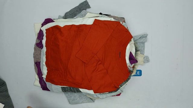 27559 Свитера женские (cream) 5 пак 15кг 7.7€/кг 53шт смотреть онлайн