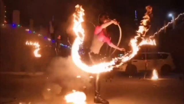 Фаер-шоу Оренбург. Ходулисты, фаер шоу, фейверки. Шоу оренбург. смотреть онлайн