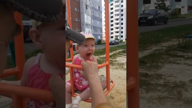 Восторг, в первые на качелях #детки #многодетки #малышк смотреть онлайн