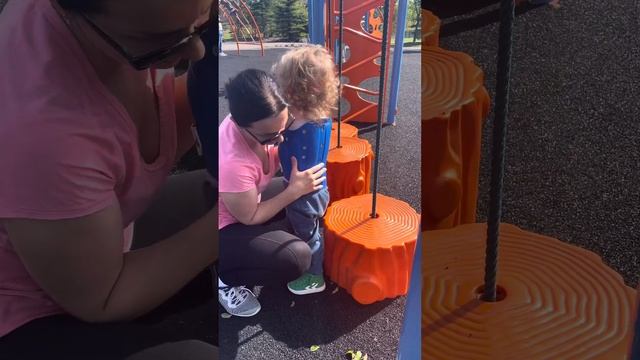 Мишутка на детской площадке с Джулией смотреть онлайн