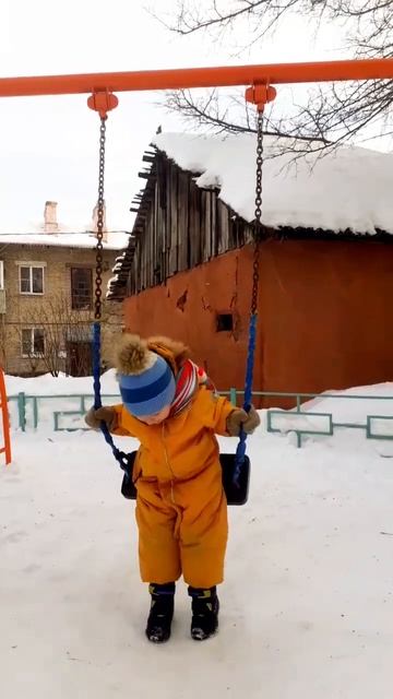 качели, на которых качается Макар смотреть онлайн