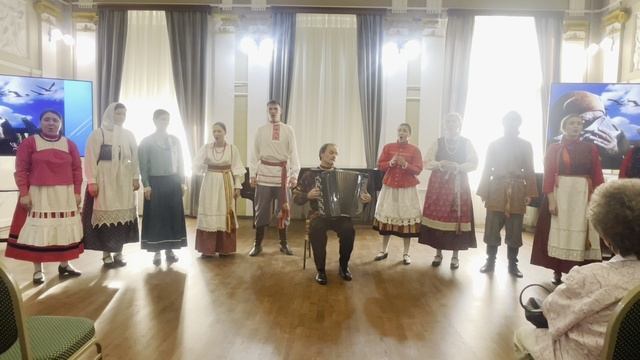 «Скажи, Земля» муз. О. Гришина, сл. М. Смирнова исполняет ансамбль народной песни «Самарская Лука» смотреть онлайн