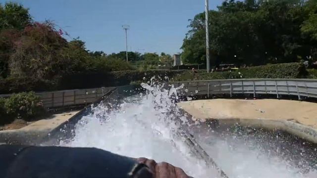 Водные горки в парке аттракционов Суперлэнд(Ришон-Ле-Цион, Израиль) смотреть онлайн