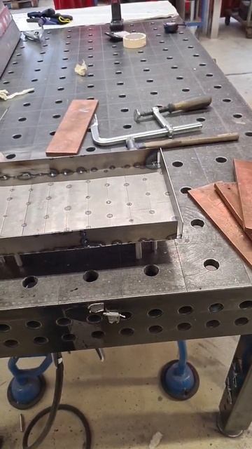 походный мангал))) из остатков железа))) не красиво но у?