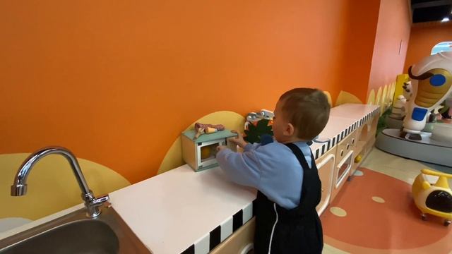 Прогулки по парку и теплицам в НГ смотреть онлайн