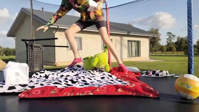 24H в Батуте челлендж! Домик на батуте?! EliStar♡