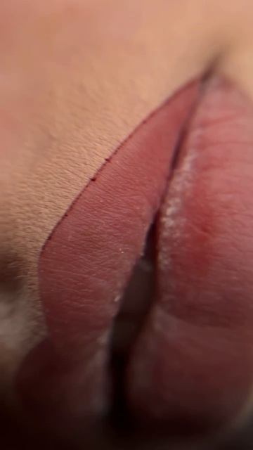 Естественный и аккуратный результат, идеально ровный контур губ и экономия времени с A.MILLI