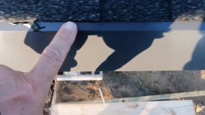 Стык крыльца и основного ската крыши гибкой черепицей