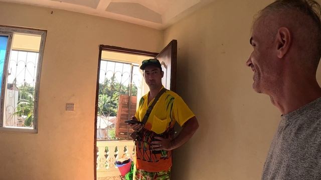 ПРОБУЕМ ЭКСТРЕМАЛЬНУЮ ЕДУ с СЕРГЕЕМ В КЕНИИ / ГРИША ПОМОГАЕТ ВВИНТИТЬ САМОРЕЗ В НАШЕ ГНЕЗДО смотреть онлайн