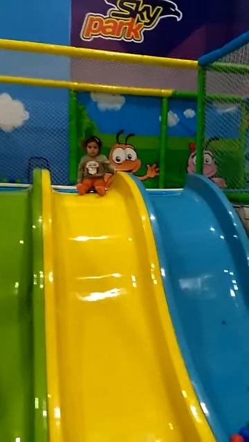 Муравейник, дети, шарики смотреть онлайн