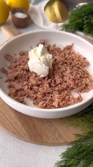 МИНИ-ЗАКУСКА С ТУНЦОМ НА БРИОШЕ. #top #video #instagram #sweet #insta #instagram #рецепты #кулинария смотреть онлайн